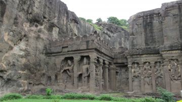 Pleasurable 4 Days Mumbai to Ellora Honeymoon Tour Package