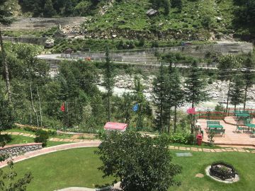 Pleasurable 4 Days New Delhi to Manali Mountain Holiday Package