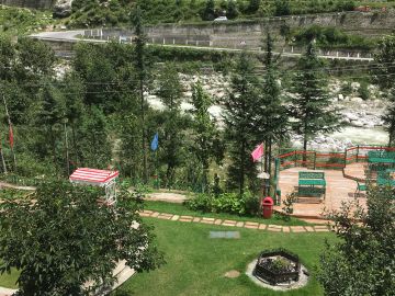 Pleasurable 4 Days New Delhi to Manali Mountain Holiday Package