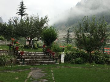 Pleasurable 4 Days New Delhi to Manali Mountain Holiday Package