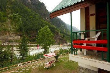 Pleasurable 4 Days New Delhi to Manali Mountain Holiday Package