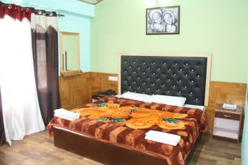 Best 5 Days 4 Nights Manali Honeymoon Trip Package