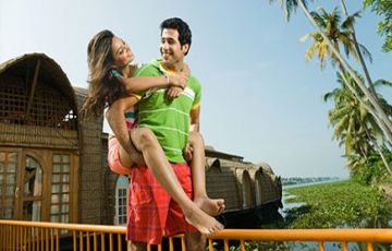 Family Getaway 5 Days 4 Nights Cochin, Munnar, Allepey and Cherai Holiday Package