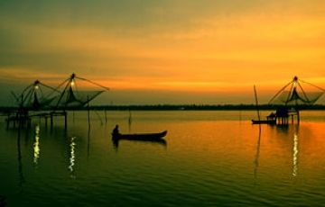 6 Days 5 Nights Munnar, Thekkady, Allepey with Cochin Forest Holiday Package