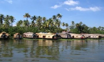 Experience 4 Days Kerala Honeymoon Holiday Package