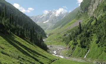 Heart-warming Kasol Shopping Tour Package for 2 Days 1 Night