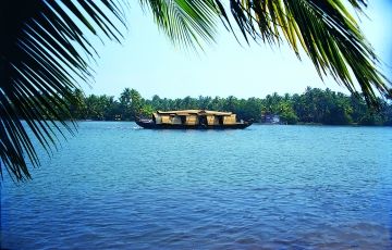 Experience 7 Days 6 Nights Munnar, Alleppey, Thekkady with Kovalam Weekend Getaways Trip Package