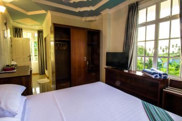 Magical 5 Days 4 Nights Maamigili Resort Tour Package