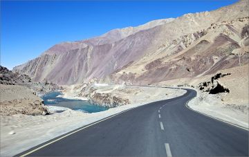 Experience 8 Days Leh Hill Vacation Package