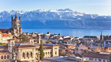 12 Days 11 Nights Amsterdam, Paris, Lausanne and Montreux Holiday Package