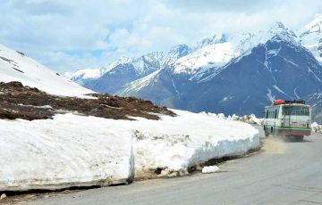 4 Days 3 Nights New Delhi to manali Romantic Vacation Package
