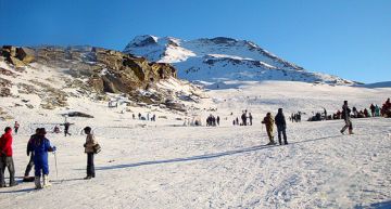 Pleasurable Manali Snow Point Rohtang Pass Kullu Manikaran Delhi Delhi Tour Package for 4 Days