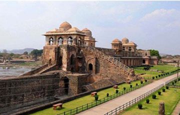 3 Days 2 Nights Mandu Holiday Package