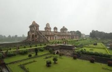 Ujjain + Maheshwar + Omkareshawr + Mandu Tour 04 Nights &