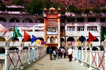 Memorable 4 Days Manali and Kullu Romantic Holiday Package