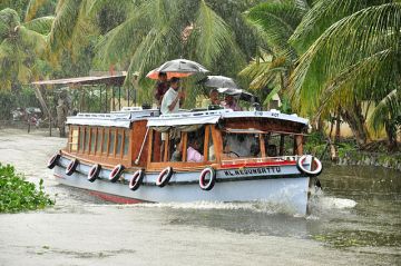 Heart-warming 2 Days Cochin to Thekkady Nature Trip Package