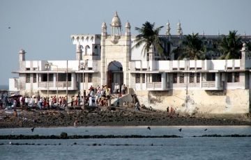 Pleasurable 3 Days 2 Nights Mumbai Tour Package