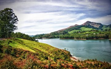 Ecstatic 3 Days Munnar Beach Trip Package