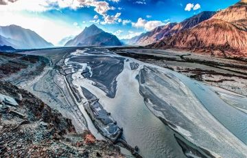 Leh, Pangong, Nubra and Khardung Hill Stations Tour Package from Leh