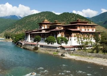 Experience 10 Days India to Paro Luxury Trip Package