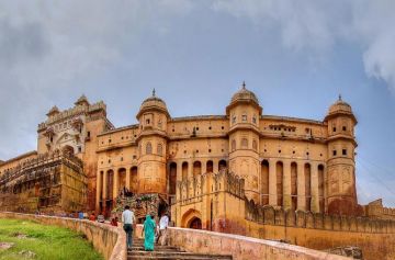 Heart-warming 4 Days Delhi, Agra, Fatehpur Sikri and Bharatpur Holiday Package