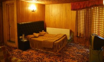 Memorable 4 Days Dal Lake Adventure Holiday Package