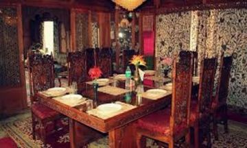 Memorable 4 Days Dal Lake Adventure Holiday Package