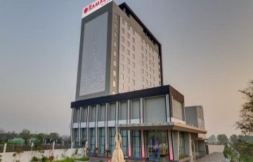 Family Getaway 2 Days Agra Vacation Package by Suhani Vacations