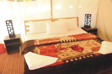 Beautiful Pangong Lake Offbeat Tour Package for 2 Days