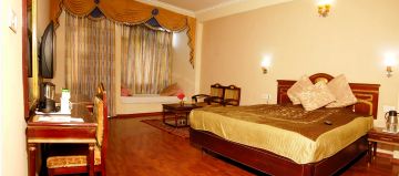 Family Getaway 5 Days 4 Nights Manali with Solang Luxury Trip Package