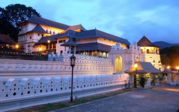 4 Days 3 Nights Colombo, Kandy, Nuwara Eliya and Negombo Romantic Trip Package