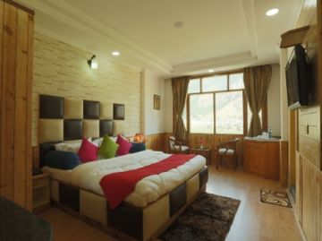 Magical 4 Days 3 Nights Manali Romantic Holiday Package