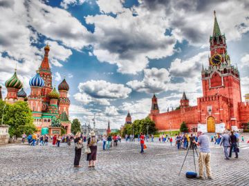 6 Days Moscow and St Petersburg Friends Vacation Package