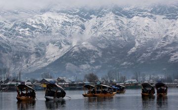 Heart-warming 4 Days Delhi to Srinagar Honeymoon Tour Package