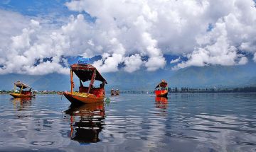 4 Days 3 Nights Gulmarg, Pahalgam with Srinagar Local Sightseeing Friends Vacation Package