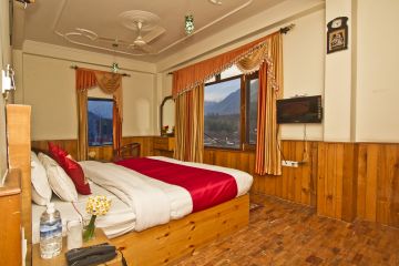 Family Getaway Manali Tour Package for 2 Days 1 Night