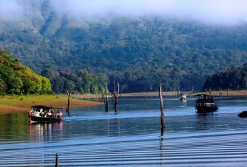 Family Getaway 4 Days 3 Nights MUNNAR, THEKKADY and ALLEPPEY Holiday Package
