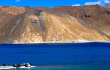 Beautiful 7 Days 6 Nights Leh, Ladakh, Pangong Lake with Nubra Valley Trip Package