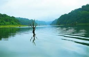 5 Days 4 Nights Munnar, Thekkady and Alleppey Nature Holiday Package