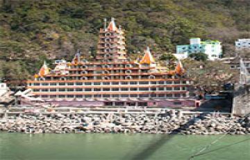 Family Getaway 4 Days Rishikesh Religious Holiday Package