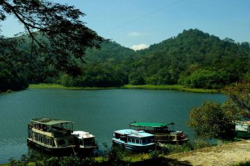 6 Days 5 Nights Kochi to Thekkady Family Holiday Package