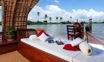 6 Days 5 Nights Munnar, Thekkady, Alleppey and Cochin Friends Holiday Package