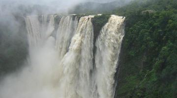 5 Days 4 Nights COCHIN, MUNNAR, ATHIRAPPALLY and ALLEPPEY Holiday Package