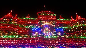 Nenmara Vallangi Vela