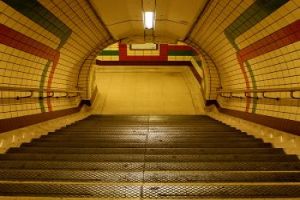 Underground Chicago Walking Tour With Small Bites & Wine