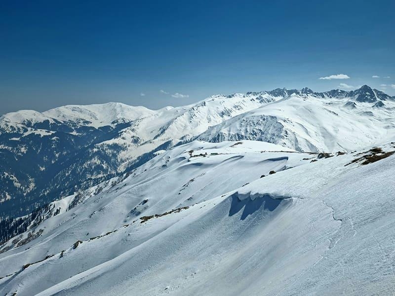 Family Getaway 6 Days 5 Nights gulmarg Tour Package