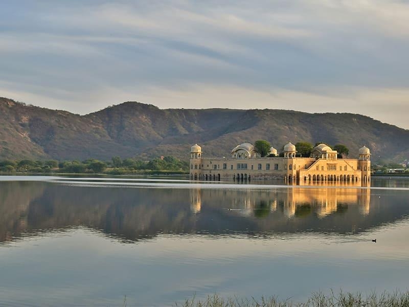 Heart-warming 4 Days 3 Nights Jaipur with Jaisalmer Trip Package