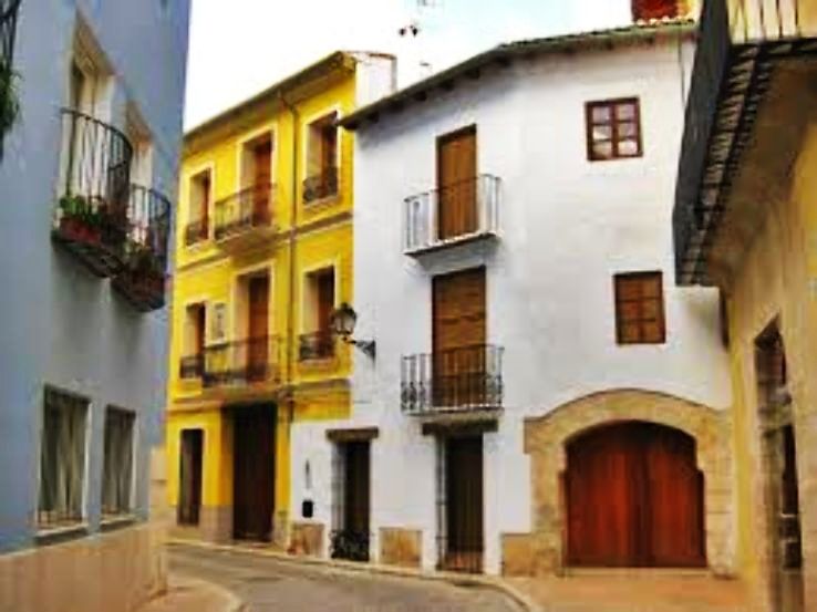 Alzira Trip Packages