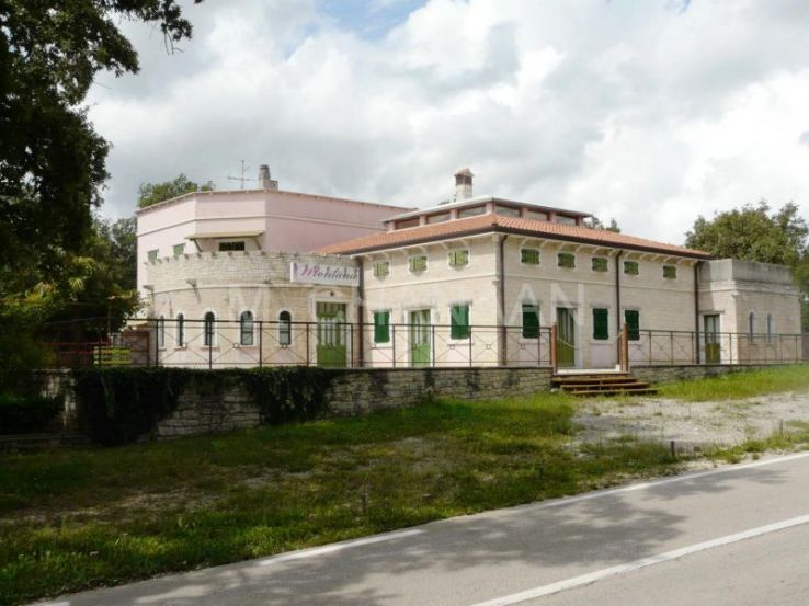 Kistanje Trip Packages