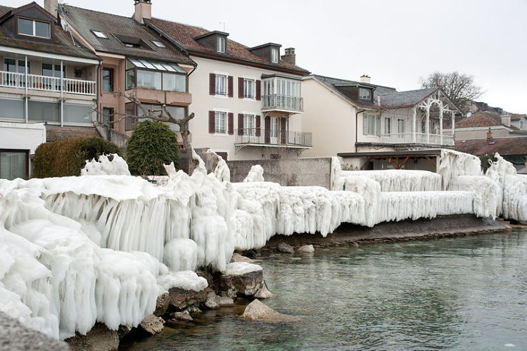Experience 3 Days Geneva Friends Tour Package